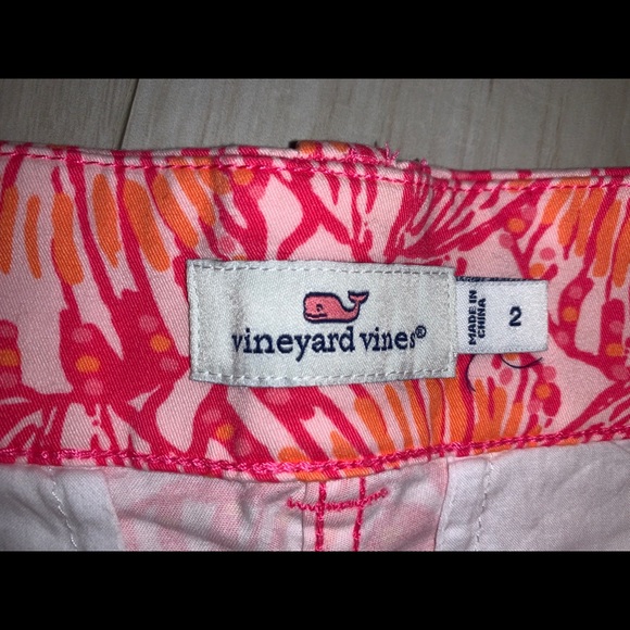 Vineyard vines shorts - Picture 2 of 3